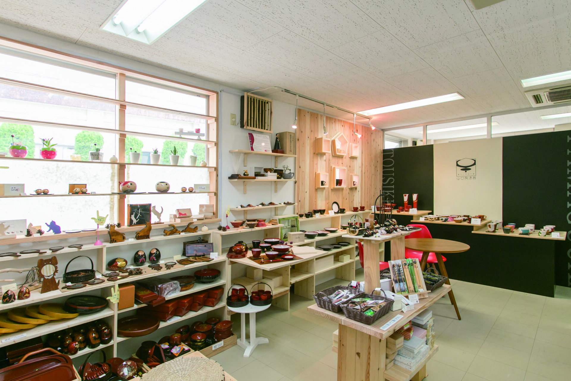 人形から器まで、光沢が美しい山口県の伝統工芸品「大内塗」-artrip山口